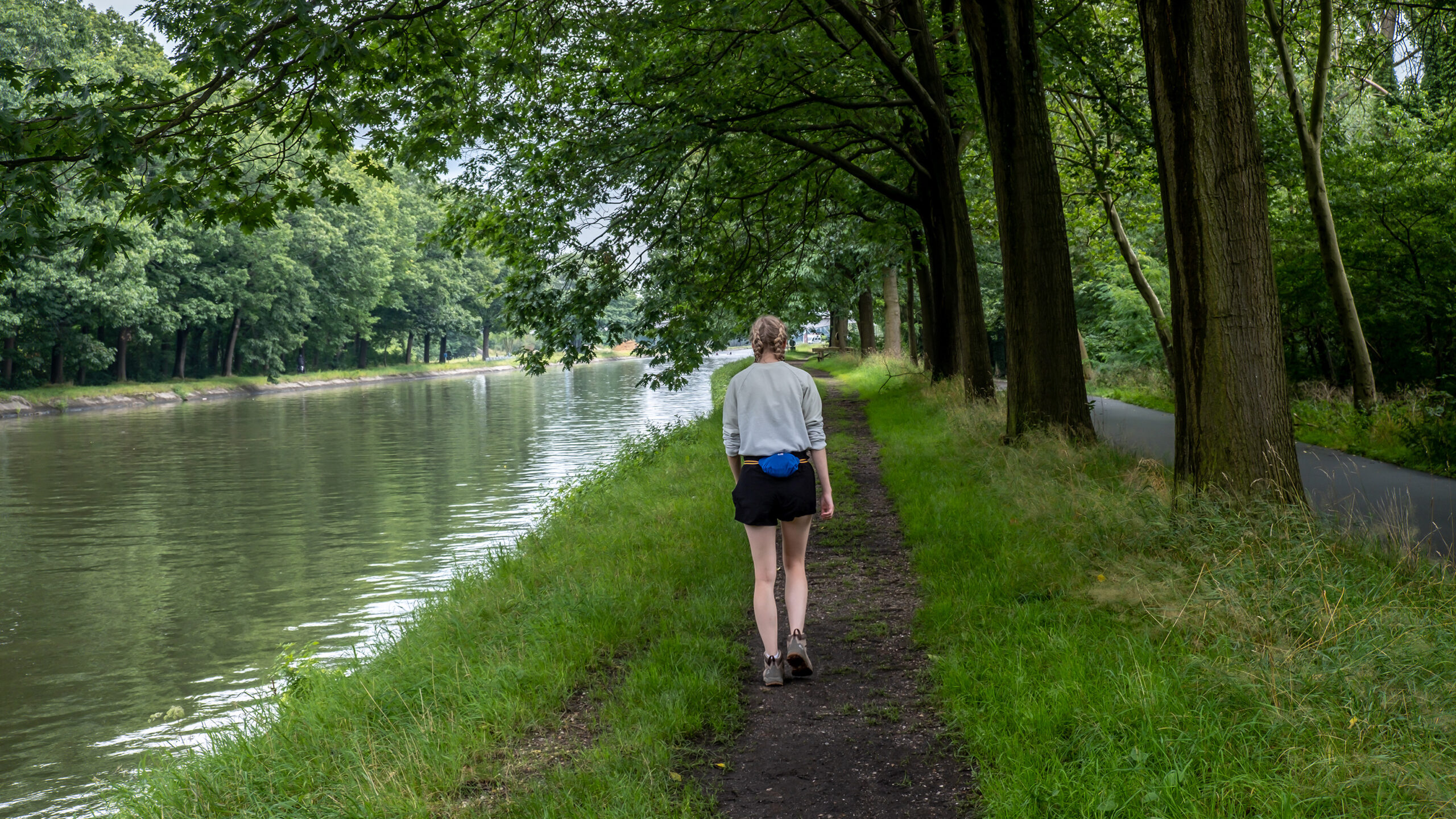 Wandelaar langs het kanaal Bocholt - Herentals