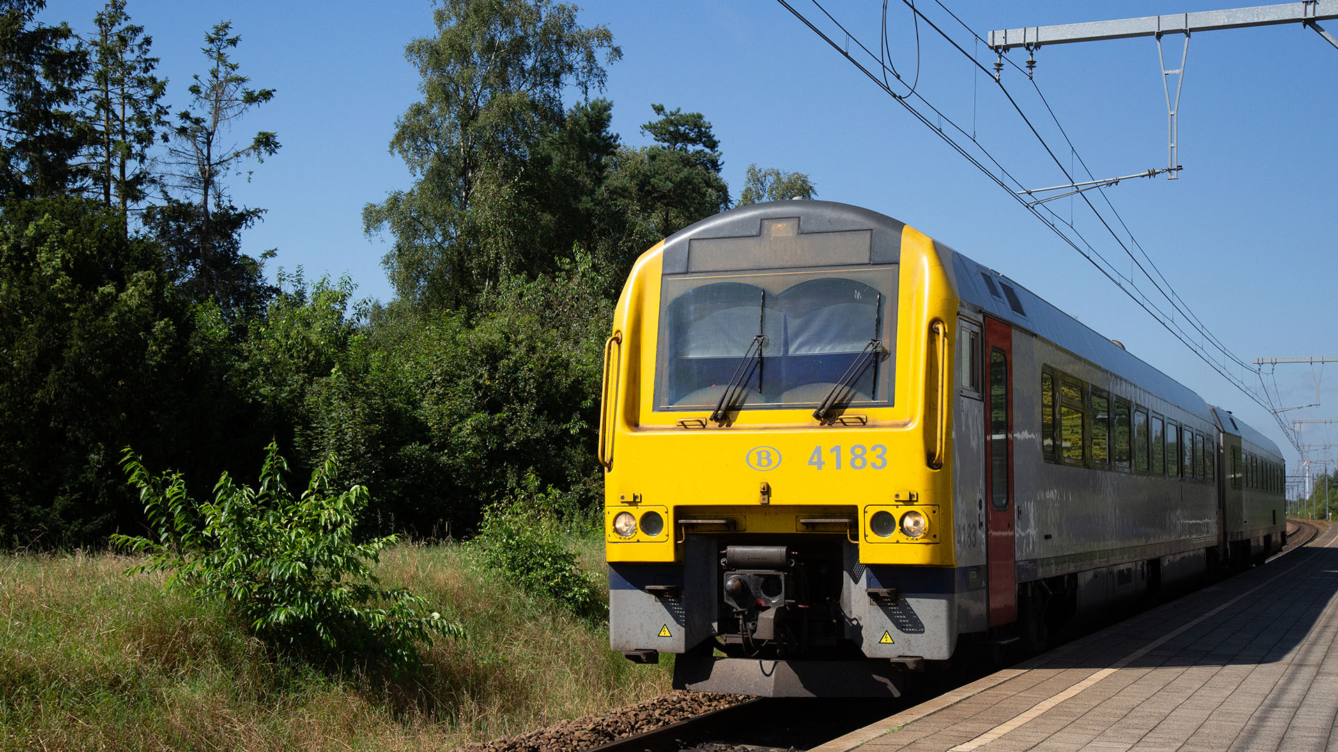 Trein aan station Lommel